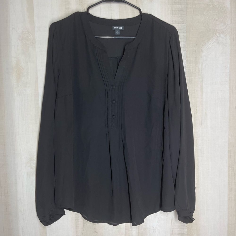 Torrid black long sleeve blouse v neck pullover top, size Torrid 0, size 12